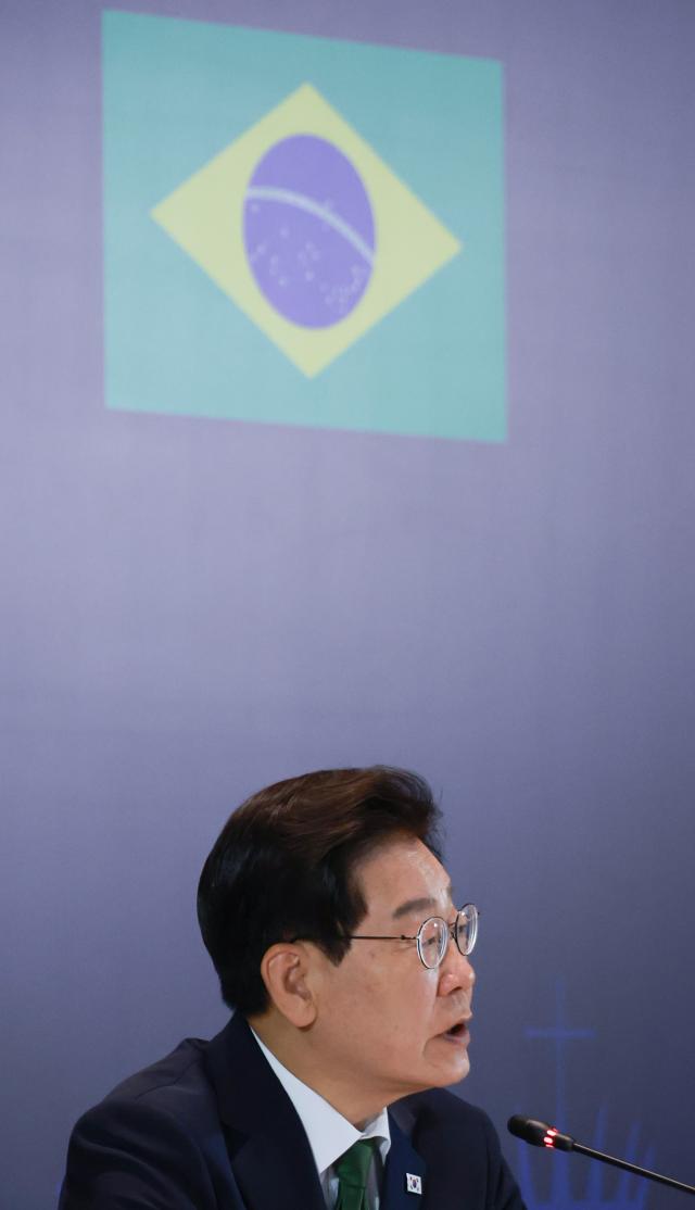 이재명 대통령이 28일현지시간 브라질 상파울루 한 호텔에서 열린 한-브라질 비즈니스 라운드테이블에서 발언하고 있다 사진연합뉴스