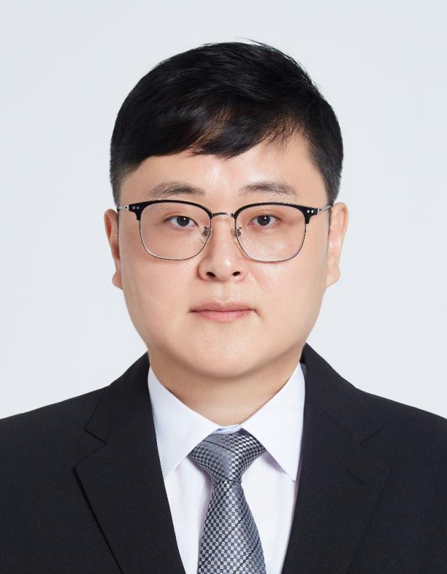 천재인 변호사 사진법무법인 광장