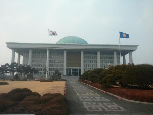 [데스크 칼럼] 권력 셈법만 바꾸는 개헌, 국민은 왜 찬성해야 하나