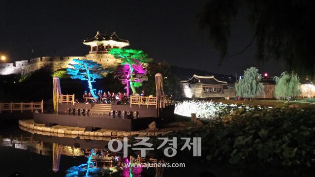 수원 화홍문방화수류정 야경사진아주경제 DB