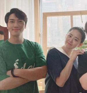 Moon Geun-young  ties knot with stage actor Jeong Pyeong