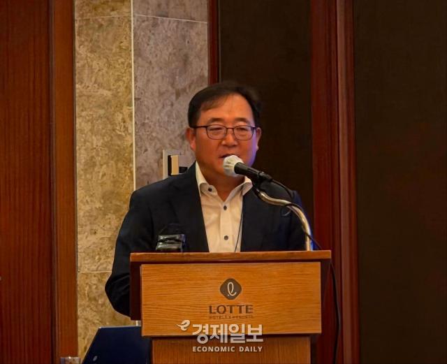 엄기용 포스코DX 경영지원실장이 환영사를 진행하고 있다 사진류청빛 기자