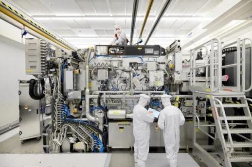 [데스크칼럼] 5대짜리 혁명의 진실…중국 DUV, ASML 성벽에 첫 균열