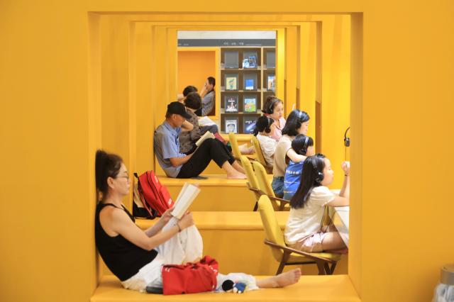 People read books to escape the heat at Songpa Book Museum in Songpa District southeastern Seoul after a heat wave advisory was issued for the capital on July 29 2026 AJP Han Jun-gu