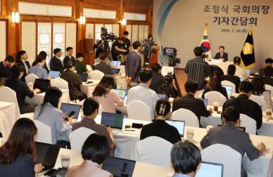 연임 개헌 논란, 당청이 진화 나섰다