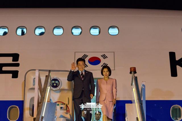 Lee arrives in Santiago for summit to revamp decades-old FTA with Chile