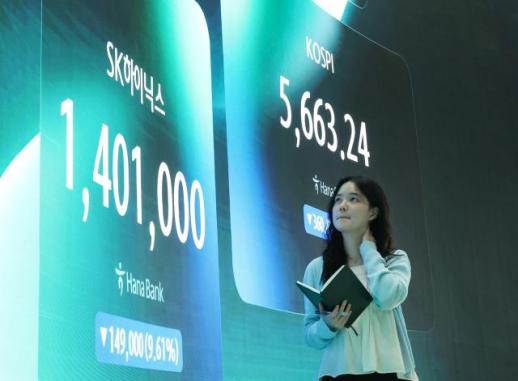 KOSPI continues to slide on chip flight despite record earnings