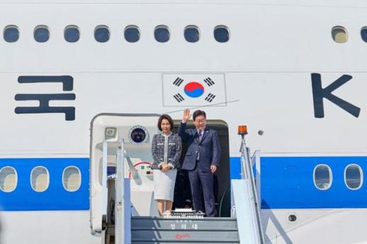 Lee arrives in Santiago for summit to revamp decades-old FTA with Chile