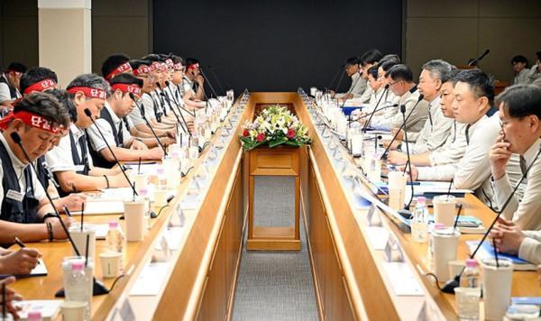 Representatives of Hyundai Motor and its labor union attend the opening session of the 2026 wage and collective bargaining negotiations at the company's Ulsan plant on May 6. Courtesy of Hyundai Motor
