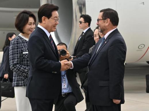 李 대통령, 칠레 공식방문…FTA 현대화·핵심광물 협력 본격 논의
