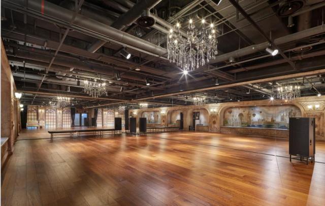 This photo captured from the official webpage of YG Entertainment show, YG Entertainment's practice room.