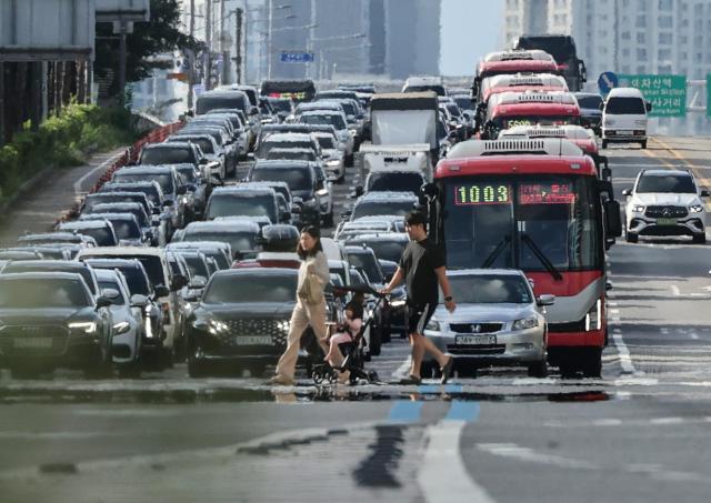 South Koreans grip with extreme summer heat in July AJP Yoo Na-hyun July 30 2026