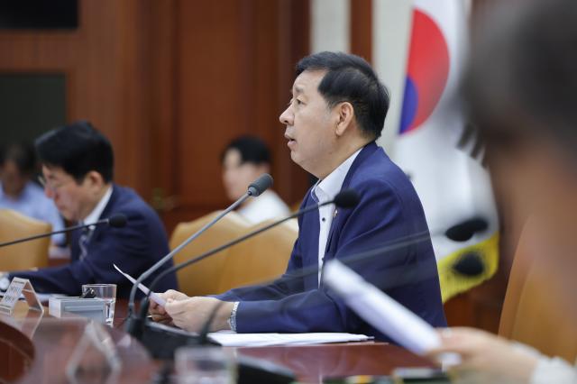 구윤철 부총리 겸 재정경제부 장관이 31일 서울 종로구 정부서울청사에서 열린 비상경제본부회의 겸 경제관계장관회의 겸 민생물가 특별관리 관계장관 TF 회의에서 모두발언을 하고 있다사진연합뉴스