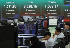Chip stock swings push Koreas FX turnover to record on hedging demand