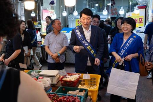 경상원, 수원 못골시장서 지역소비 실천...골목상권 현안 청취