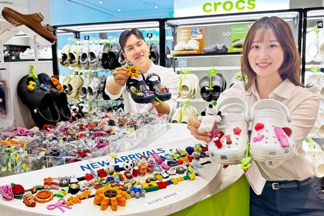 Cửa hàng bách hóa Galleria tổ chức cửa hàng pop-up của thương hiệu Crocs
Ảnh Hanwha Galleria cung cấp