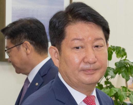 멱살 논란 권영진 탈당 거부 선언...합당한 징계시 수용