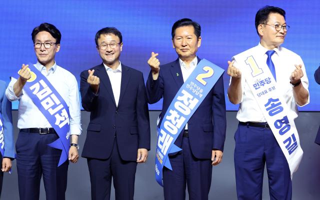 왼쪽부터 김민석 당 대표 후보 한 대표 직무대행 정청래·송영길 당 대표 후보 사진연합뉴스