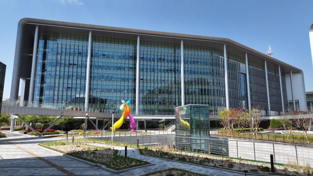 충남도청사 전경사진충남도
