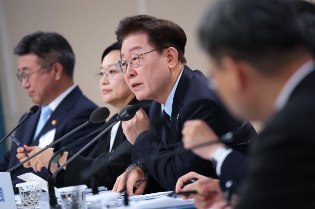 초미세 핀셋 부동산 대책…고가·비거주 세금 조이고 신축 잔금만 숨통