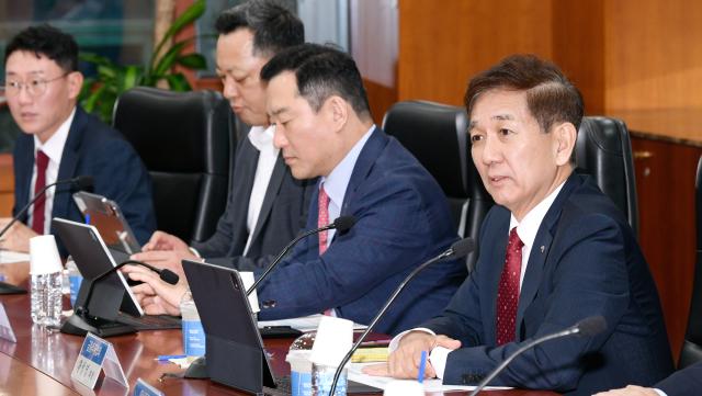 금융투자협회가 지난달 4일 서울 여의도 금융투자협회에서 연 증권사 긴급회의 모습 이날 증권사 대표들은 단일종목 레버리지 ETF의 시장 상황과 투자자 보호 방안에 대해 논의했다    연합뉴스