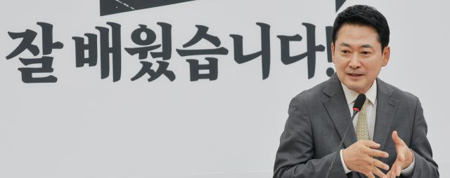 장동혁 국민의힘 대표가 지난달 30일 국회에서 이날 본회의를 통과한 선관위 특검법과 관련해 기자회견하고 있다 사진연합뉴스