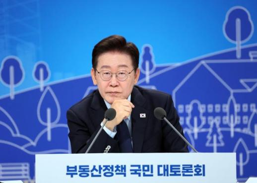 [데스크 칼럼] 귀국 당일 부동산·증시 회의…대통령 직할 경제의 명암