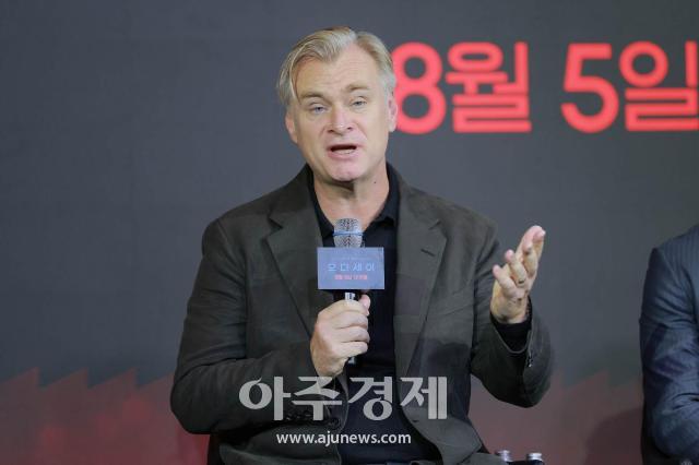 크리스토퍼 놀란 감독이 3일 오전 서울 종로구 포시즌스 호텔에서 열린 영화 오디세이 내한 기자간담회에 참석해 인사말을 하고 있다 20260803사진유대길 기자 dbeorlf123ajunewscom