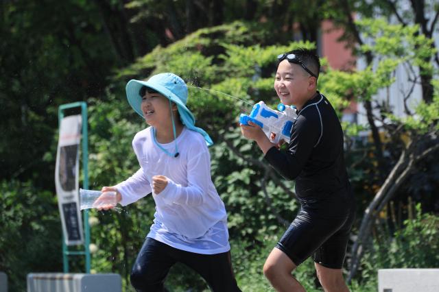 Seoul moves to emergency response as extreme heat spell hits capital region