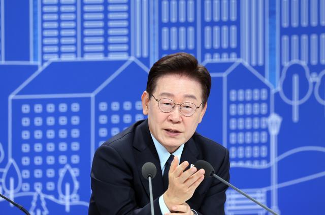 이재명 대통령이 지난달 23일 서울 여의도 KBS 별관에서 열린 부동산정책 국민 대토론회에서 발언하고 있다 사진연합뉴스