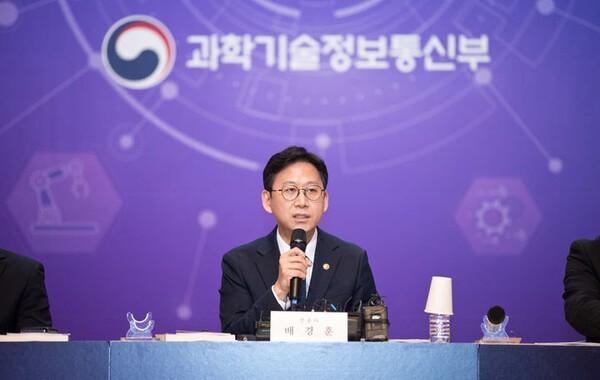  배경훈 부총리 겸 과학기술정보통신부 장관이 과학기술정보통신부 기자간담회 에서 발언하고 있다 사진과학기술정보통신부