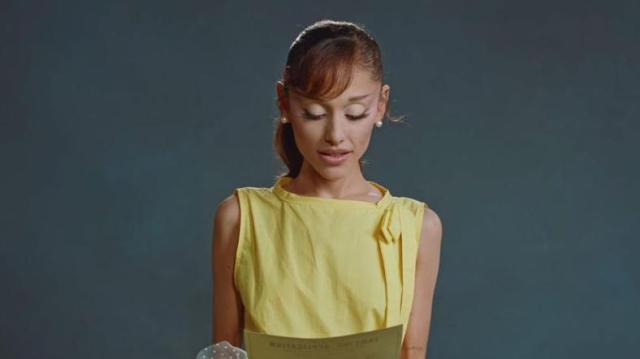 사진아리아나 그란데 Petal 뮤직비디오 캡처