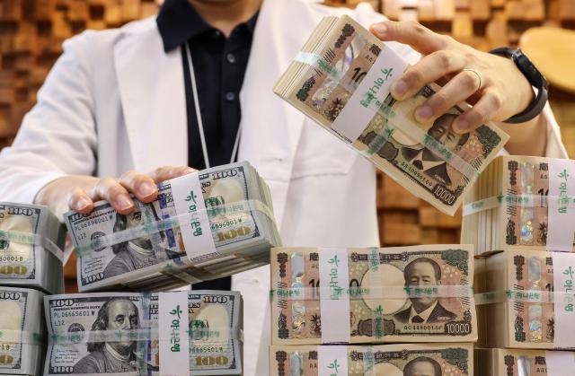 US-Japan yen rescue puts 1,400 won back in play, bonds shrug