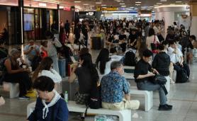 Seoul Station Crowds Peak in Holiday Season