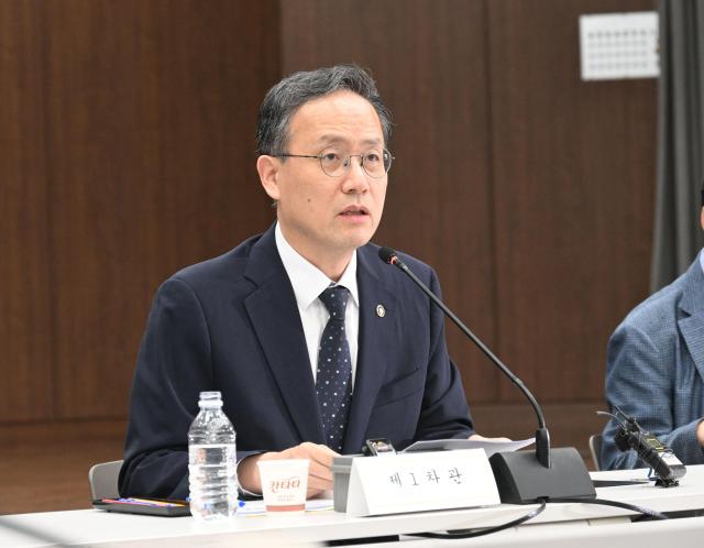 이형일 재정경제부 차관이 8월 3일 서울 중구 은행연합회에서 열린 제59차 세제발전심의위원회에 참석 인사말을 하고 있다 사진재정경제부