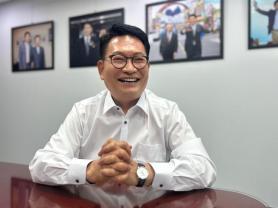 Song Young-gil vows to stay in ruling party race despite regional setback