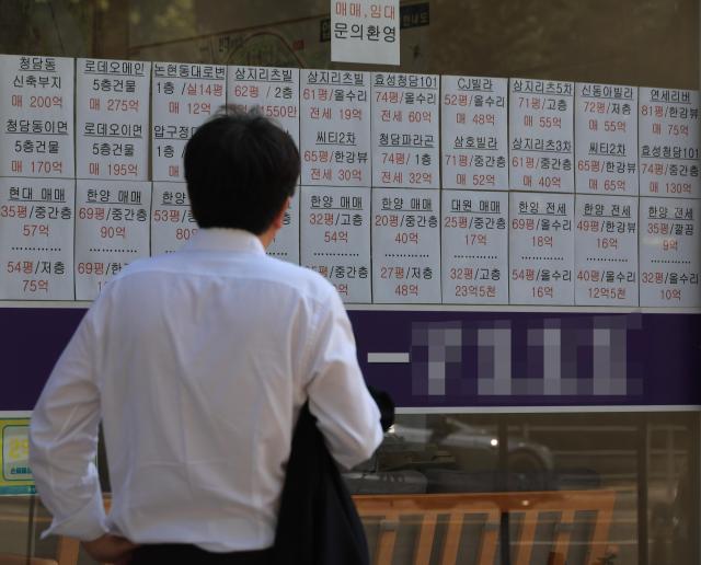 Koreas Lee risks losing the rich after stock retailers with property tax  