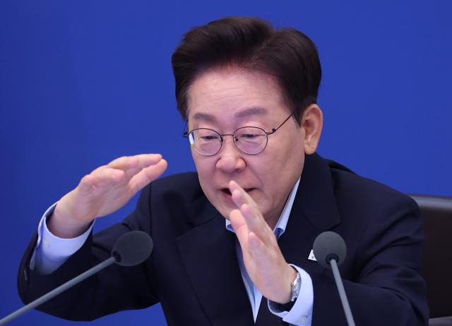 이재명 대통령이 지난달 21일 청와대에서 열린 국무회의에서 발언을 하고 있다 사진연합뉴스