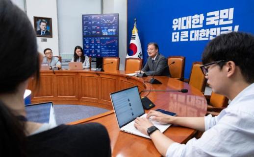 민주당 전대 친명-친청 정면충돌…최고위원 토론 후폭풍 확산