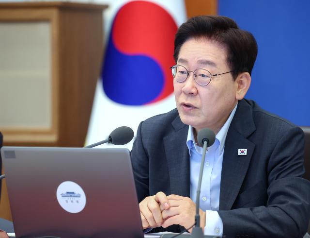 이재명 대통령이 4일 청와대에서 열린 국무회의에서 발언을 하고 있다 사진연합뉴스