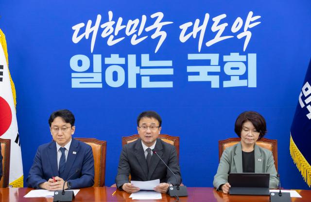 한병도 더불어민주당 대표 직무대행 겸 원내대표가 4일 국회에서 열린 원내대책회의에서 발언하고 있다 사진연합뉴스