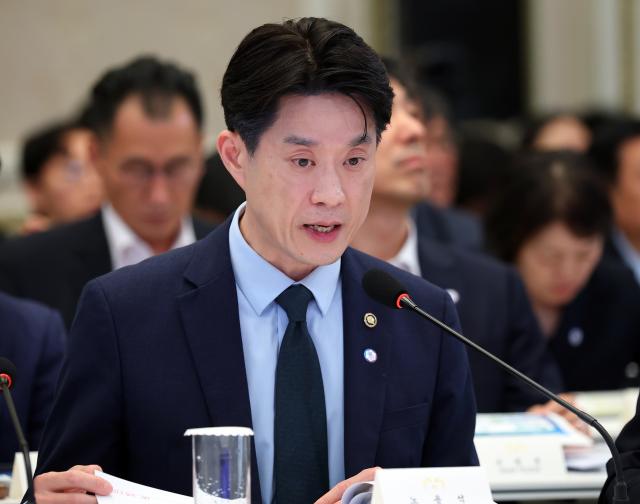 노용석 중소벤처기업부 제1차관이 4일 청와대 영빈관에서 열린 이재명 대통령 주재 부처 업무보고에서 보고하고 있다 사진연합뉴스