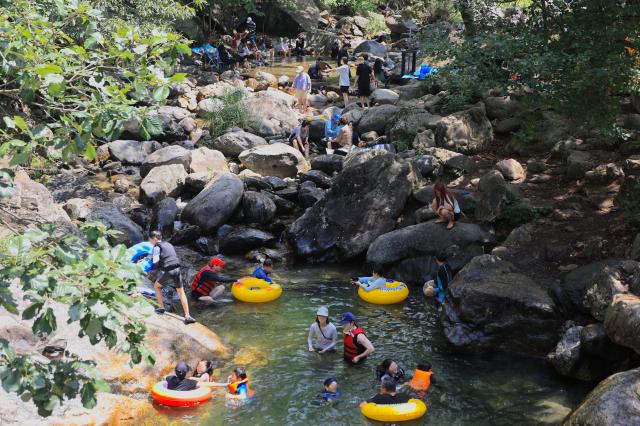 Summer visitors flock to Sanasa valley for relief from the heat