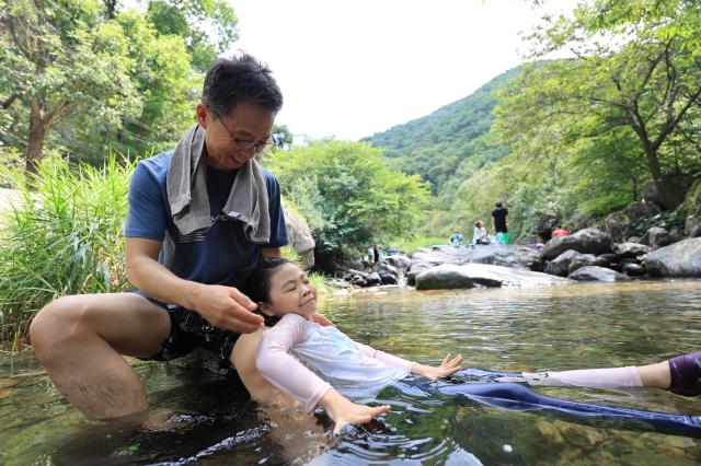 Summer visitors flock to Sanasa valley for relief from the heat