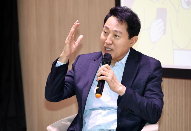 오세훈 서울시장이 지난달 30일 서울 광진구 50플러스 동부캠퍼스에서 열린 서울런 커뮤니케이션 특강에서 말하고 있다 사진연합뉴스