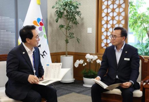 윤희신 태안군수, 박수현 지사에 태안 생존권 5대 현안 건의