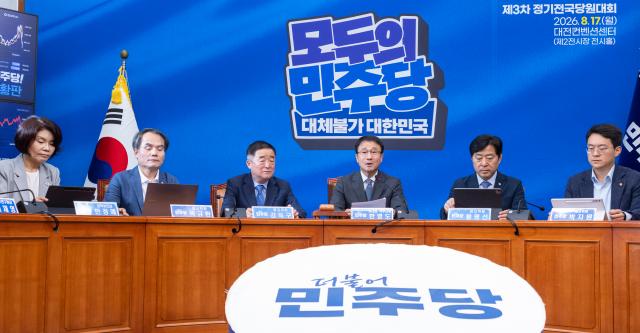 더불어민주당 한병도 당 대표 직무대행 겸 원내대표가 5일 국회에서 열린 최고위원회의에서 발언하고 있다사진연합뉴스