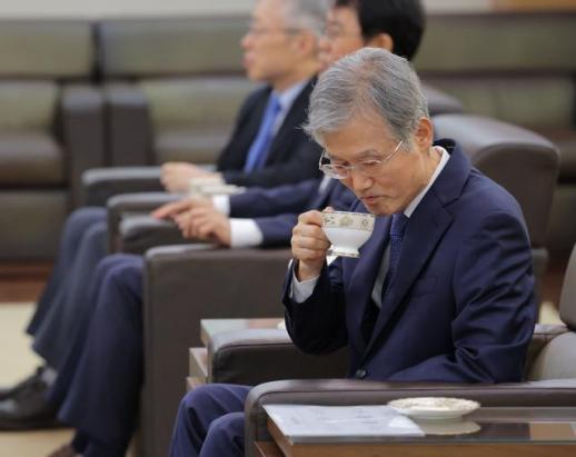 [데스크 칼럼] 빠를 때는 9일, 불편하면 무기한…조희대 대법원의 잣대