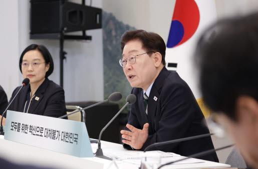 [아주사설│기본·원칙·상식] 지방국립대 무상교육 추진, 사립대 역차별 안돼