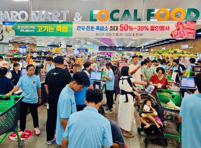 중국 선수단이 전지훈련 기간 중 강진을 체험하고 있는 모습사진강진군